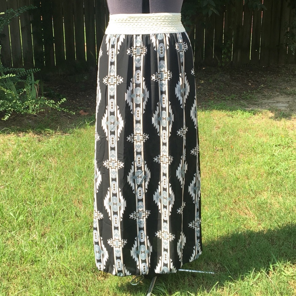 Rue21 black/cream/tan Aztec print maxi skirt